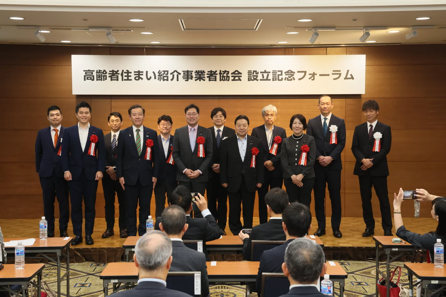 ご来賓の国会議員の皆さまと当協会理事陣による全体記念撮影